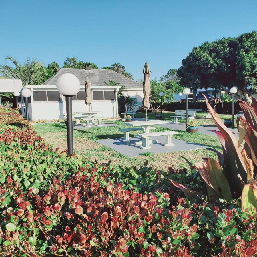 Tropical Palm Motel Норт Форт Майерс Екстериор снимка